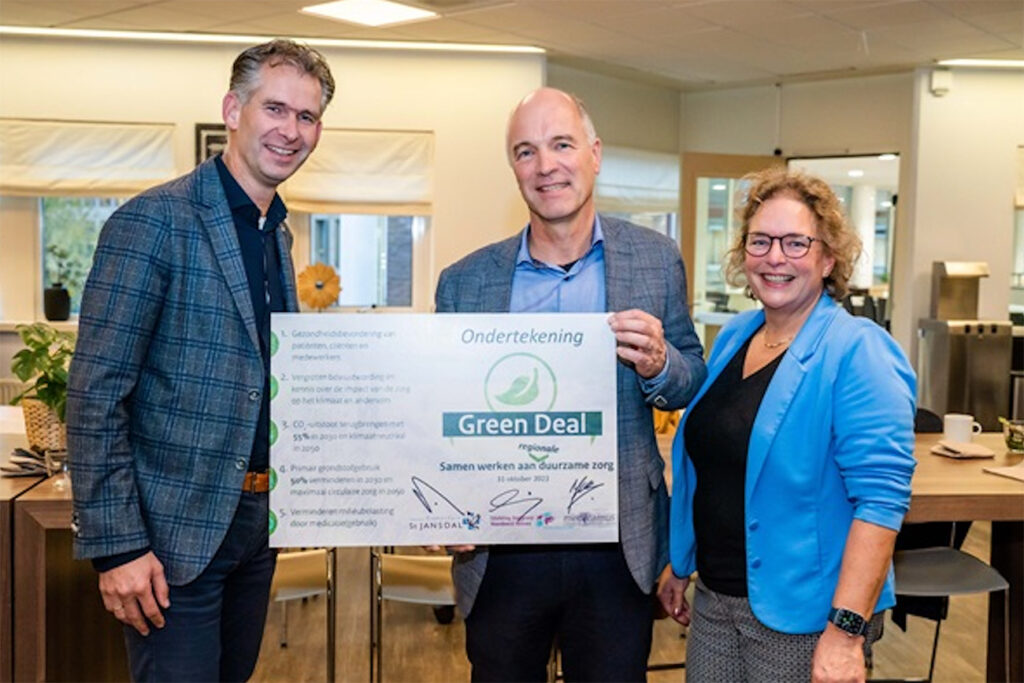 Ondertekening Green Deal Duurzame Zorg 3.0 door St Jansdal, Medicamus en Zorggroep Noordwest-Veluwe